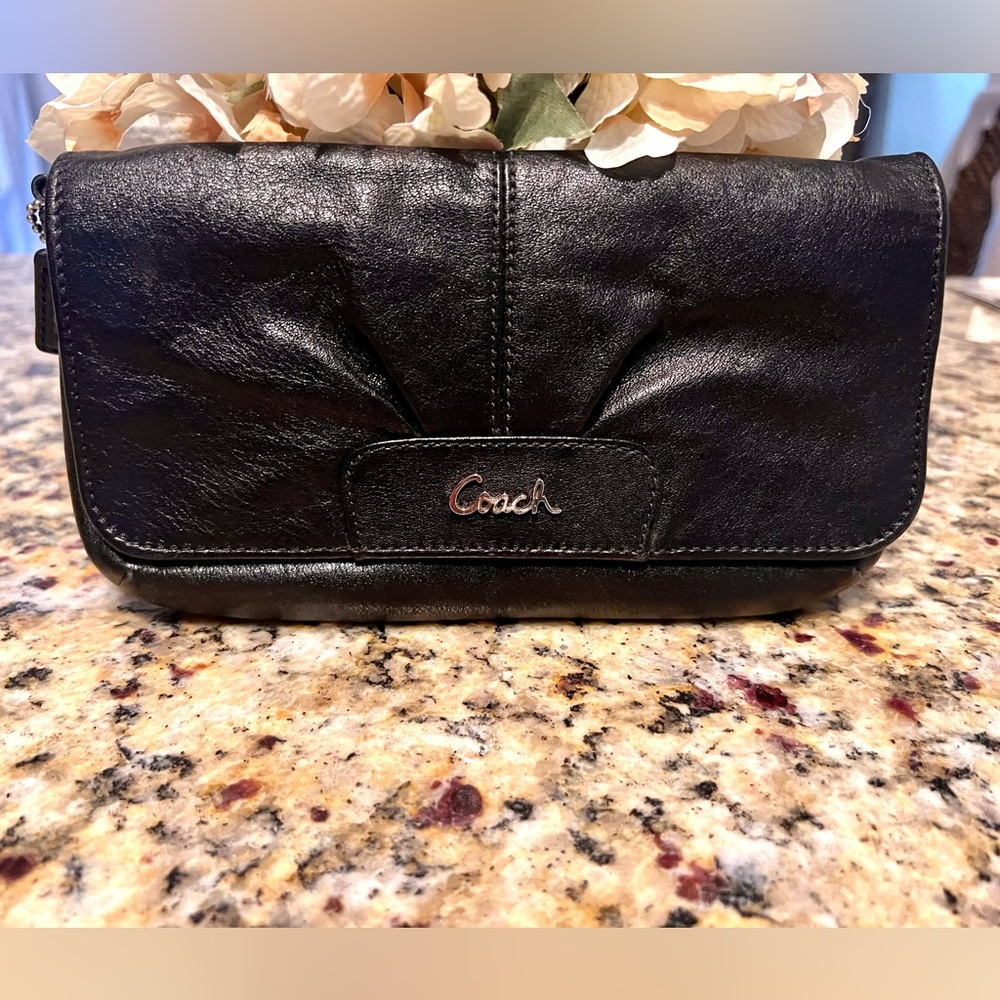 Pre-loved in Excellent Condition: COACH Ashley Wristlet/Clutch-Style Evening Bag - Picture 4 of 7